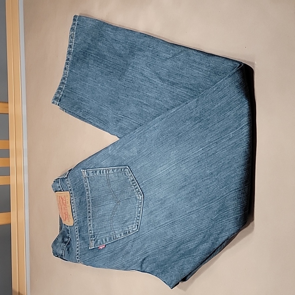 Levis 559, Size 32x32 Relaxed Straight Fit, Slight Tapered Leg Blue Jeans, GUC
